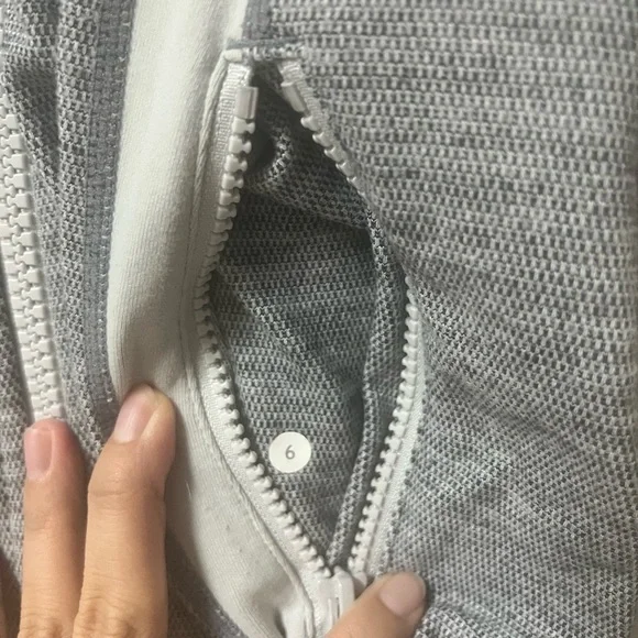 Lululemon define jacket size 6 - Picture 6 of 6